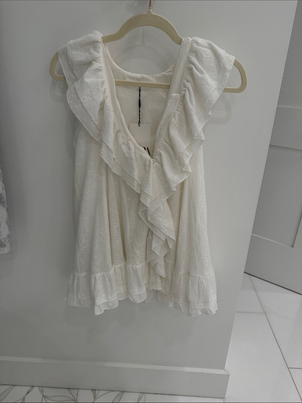 Zara Ivory Ruffled V-Neck Sleeveless Camisole